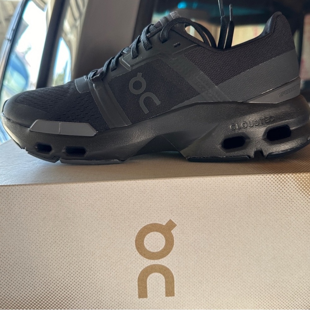 On Cloud Pulse training shoes